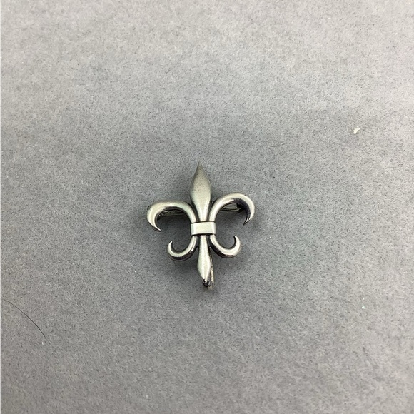Antique Vintage Sterling Silver Fleur-de-Lis Brooch with loop - Picture 3 of 5